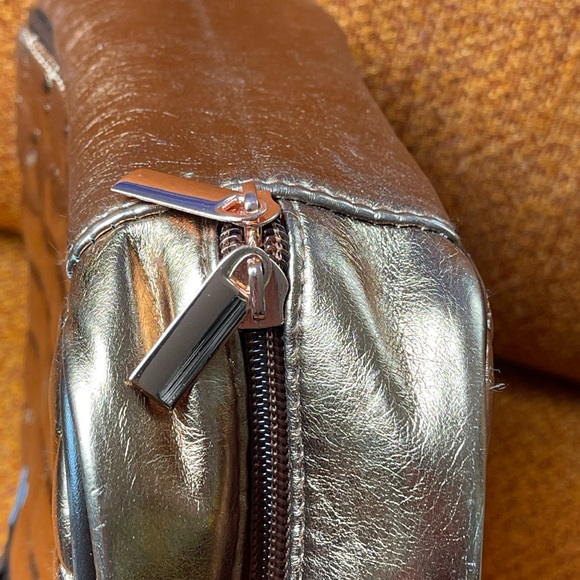 - For Your Ease Only Metallic Gold Make up Organizer Purse - Picture 8 of 16